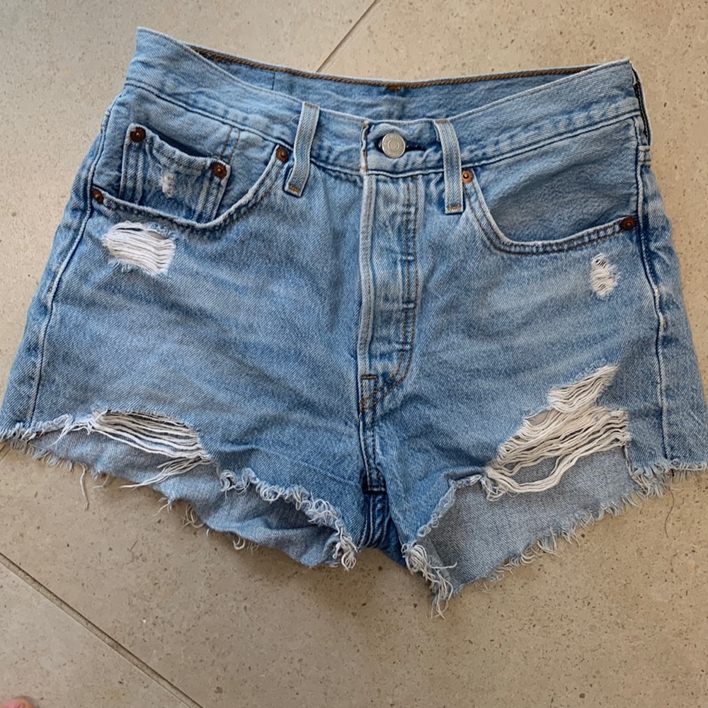 Levi size 25 shorts